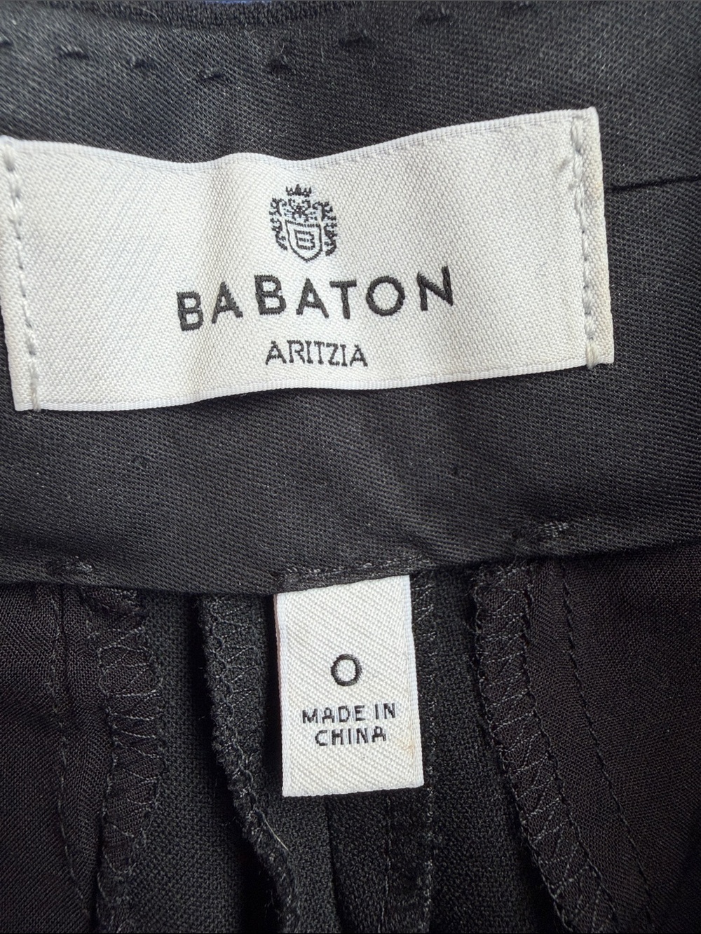 Babaton (by Aritzia) Women's Black Tailored Pleat Front Shorts 0 - Picture 4 of 13